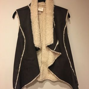 Cozy and cute sheepskin vest! Brown & cream size M